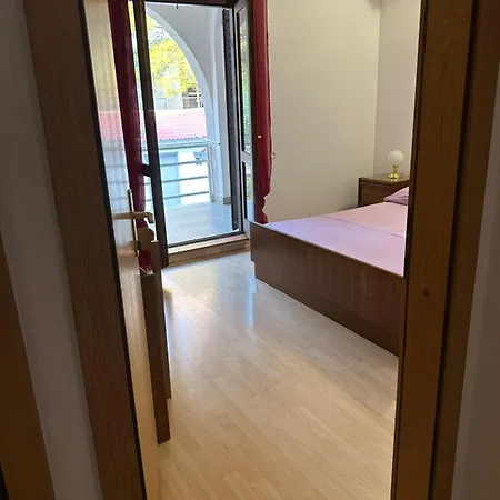Apartment Sandra Baska Voda