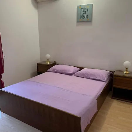 Sandra Apartment *